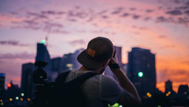 photographer-shooting-city-sunset_4460x4460-1024×683